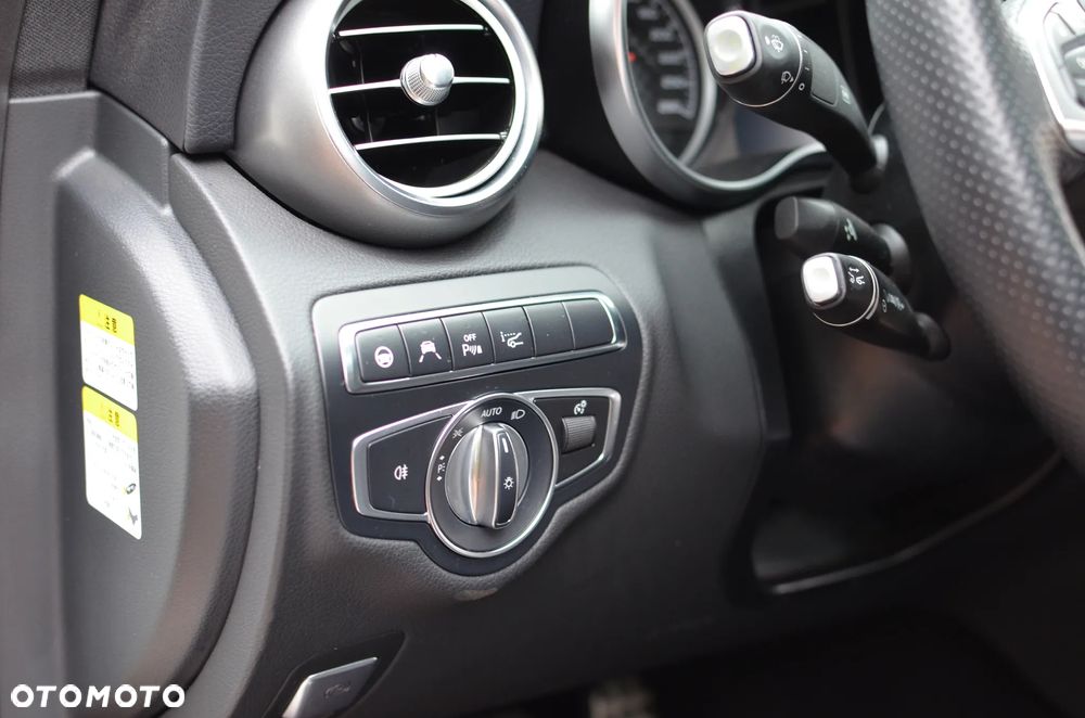 Mercedes-Benz Klasa C AMG 43 4Matic 9G-TRONIC - 14