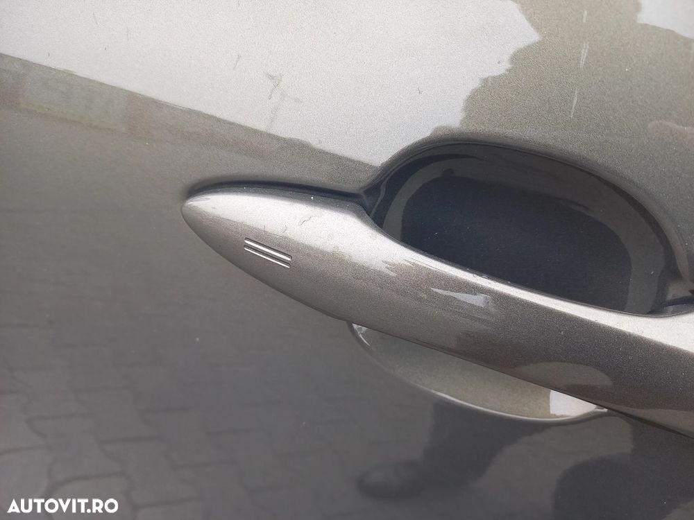 Toyota Yaris 1.5 VVT-i HSD Dynamic Bi-tone - 10