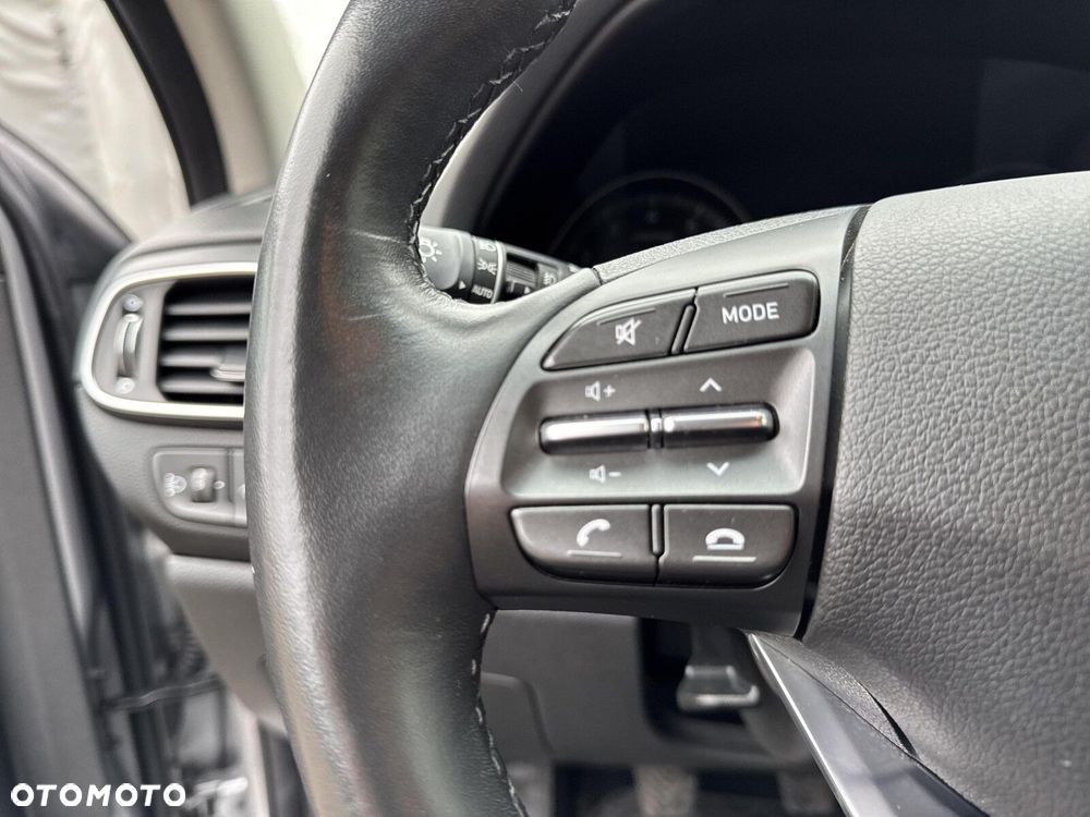 Hyundai i30 1.5 DPI Classic + - 21