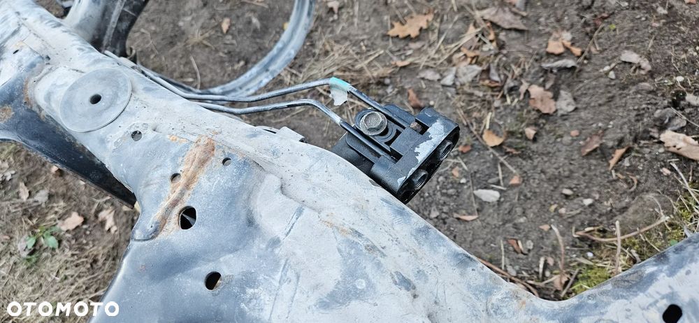 RAM 1500 V 5 2019- 4X4 5.7 HEMI QUAD CAB 1,5 Big Horn Rama samonośna Podwozie Poduszka ramy Osłona zbiornika Obudowa 52029964ac Przewód hamulcowy pompy ABS Instalacja ramy Wiązka kable Ucho Hak przedni Mocowanie 68323651AA 68323650AA - 18