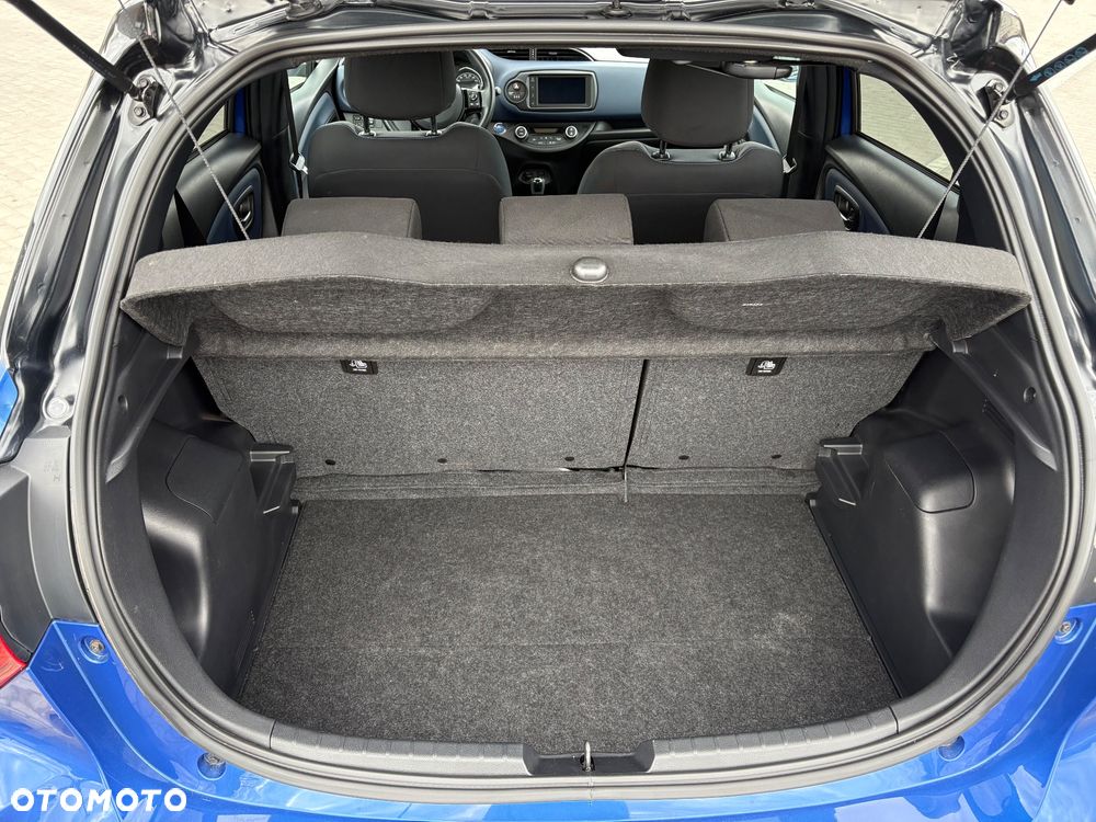Toyota Yaris Hybrid 100 Selection Passion - 12