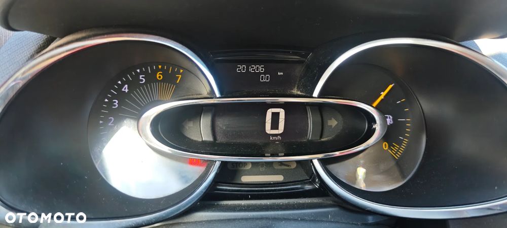 Renault Clio 1.2 16V Expression - 9