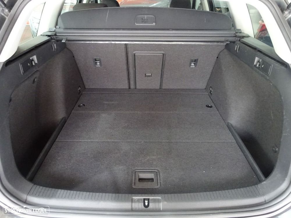 VW Golf Variant 1.6 TDi Confortline - 29