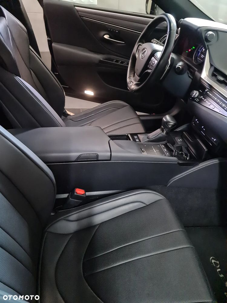 Lexus ES 300h F Sport Edition - 12