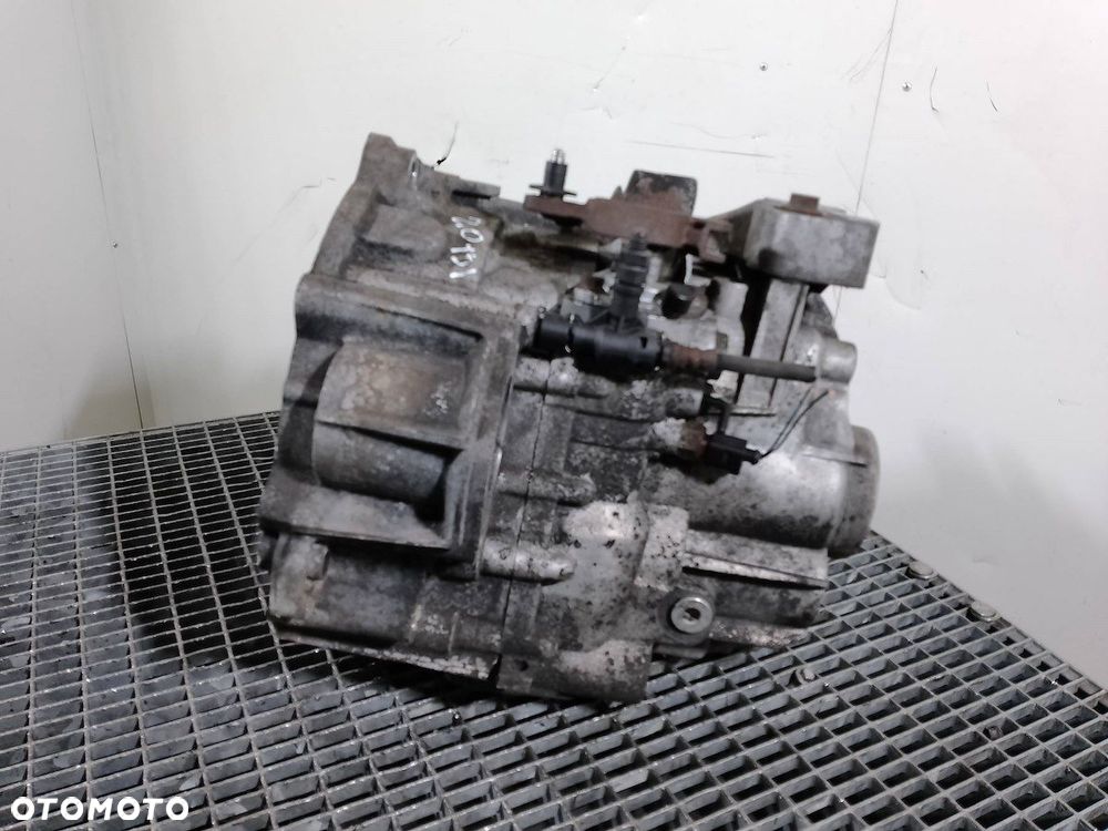 SKRZYNIA BIEGÓW MANUALNA VW PASSAT B6 KDS 2.0 TDI - 3