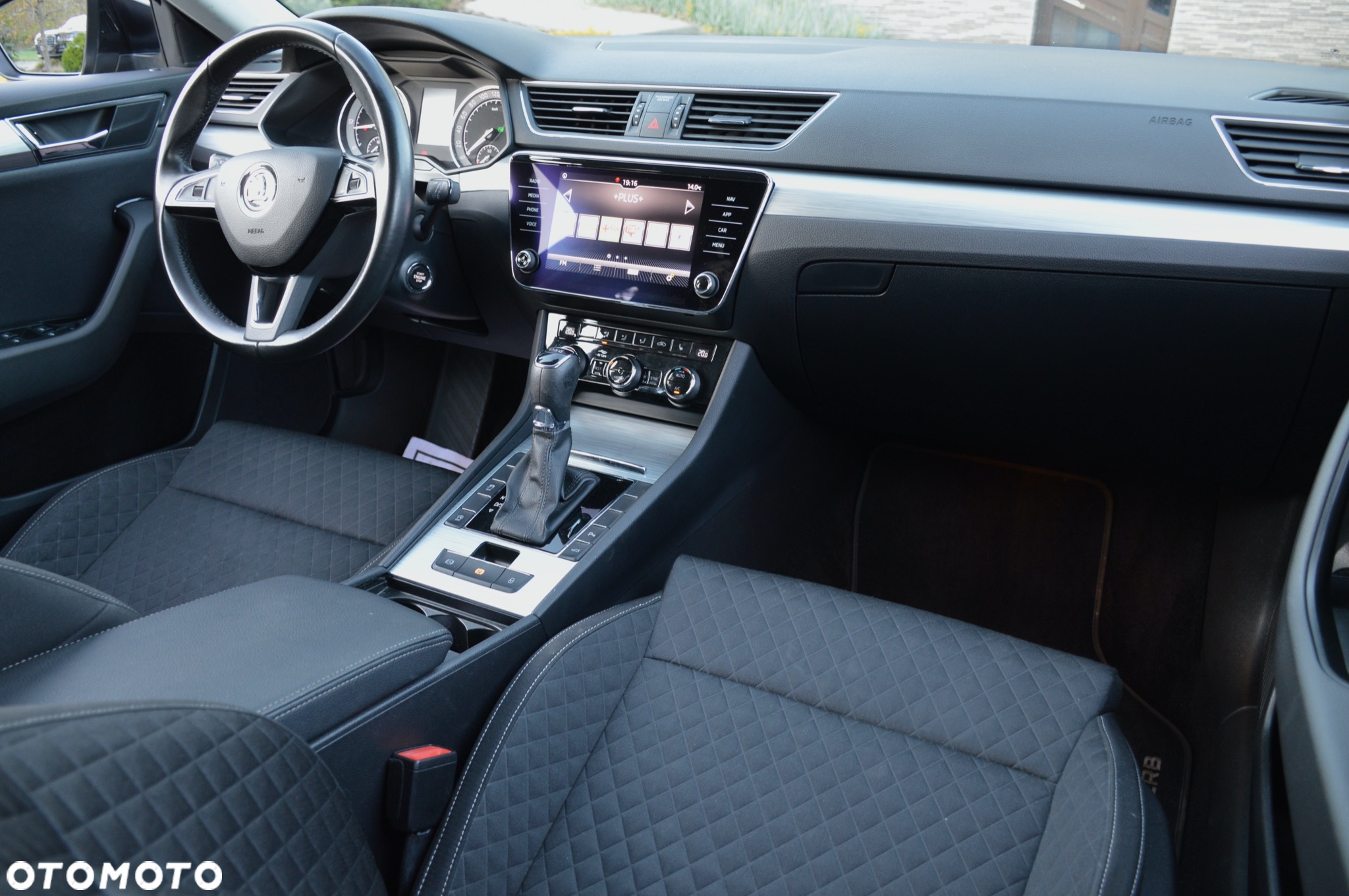 Skoda Superb 2.0 TDI SCR Sportline DSG - 20