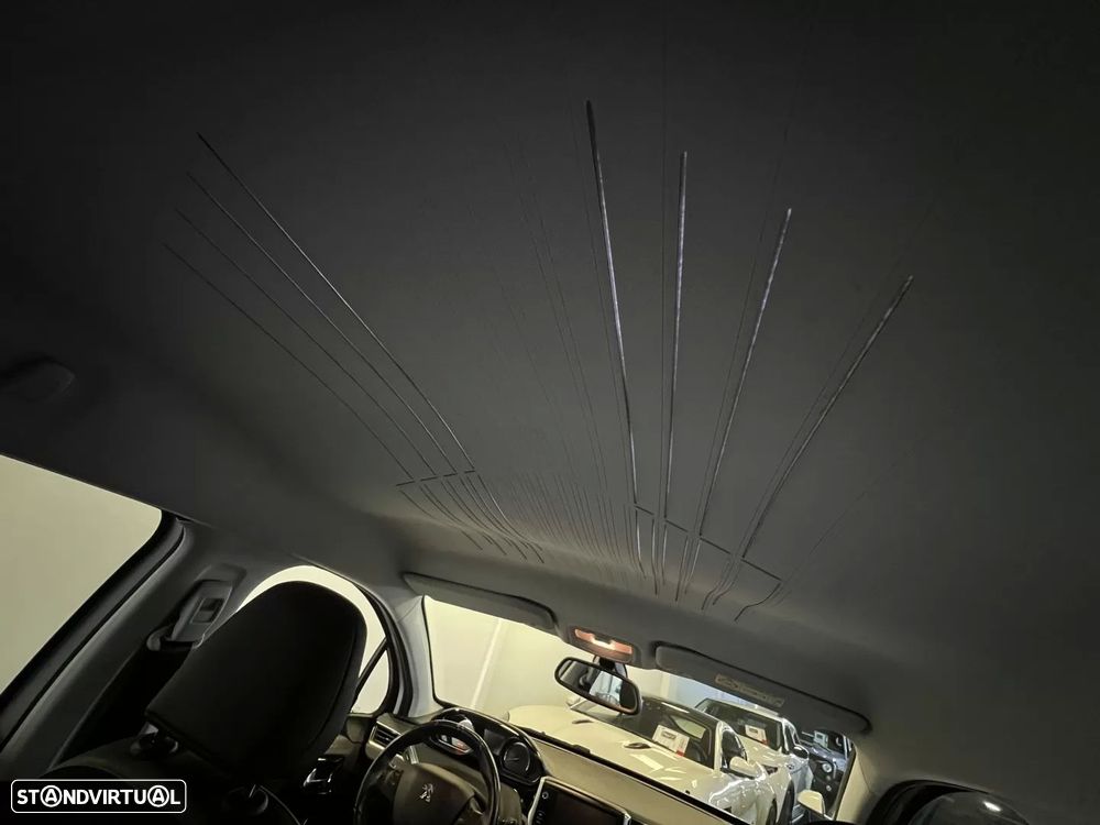 Peugeot 2008 1.2 PureTech GT Line - 11