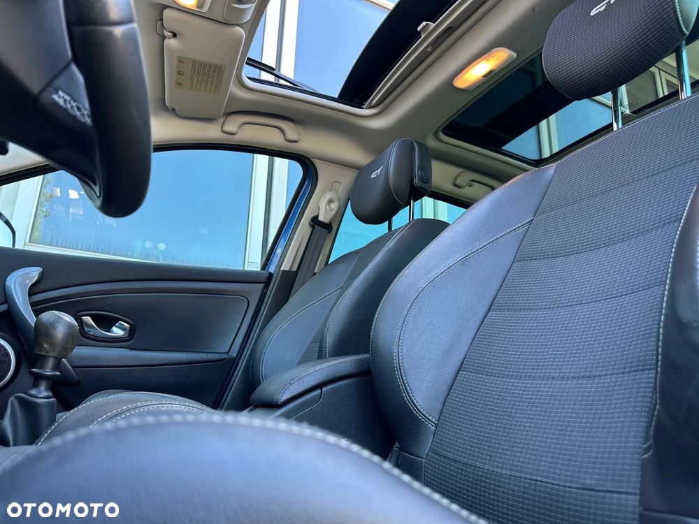 Renault Megane TCe 180 GT - 14