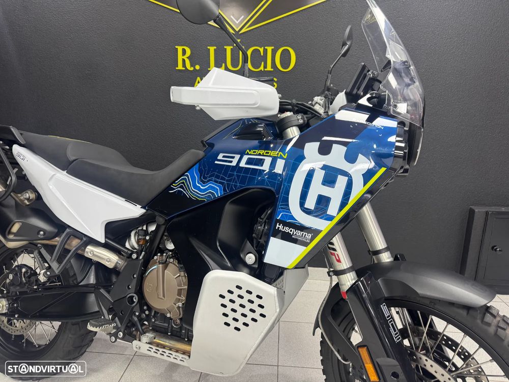 Husqvarna Norden 901 Expedition - 13