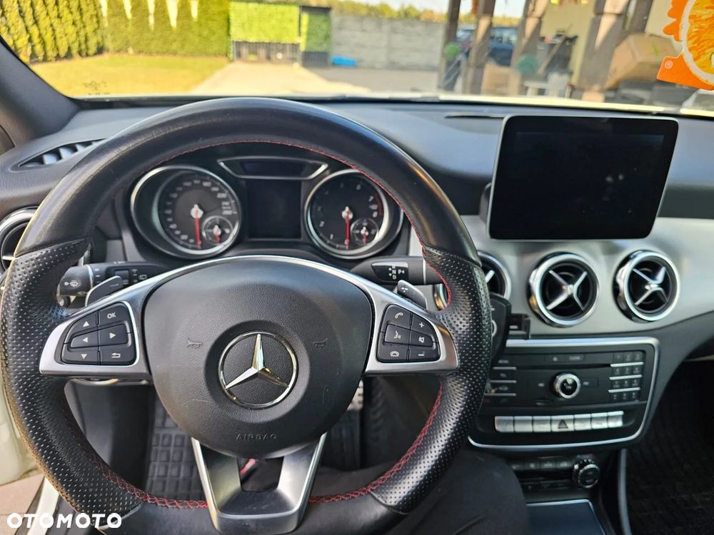 Mercedes-Benz GLA - 15