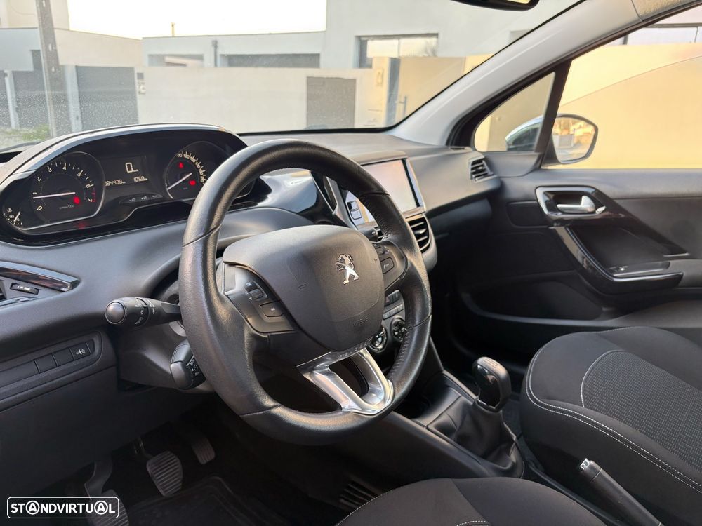 Peugeot 208 1.2 PureTech Style - 8