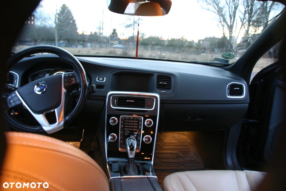 Volvo S60 D4 Drive-E Momentum - 4