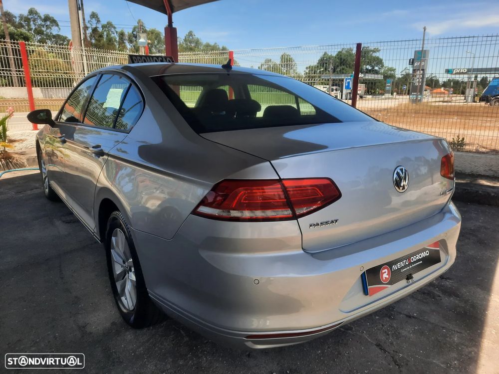 VW Passat 1.6 TDI BlueMotion - 11