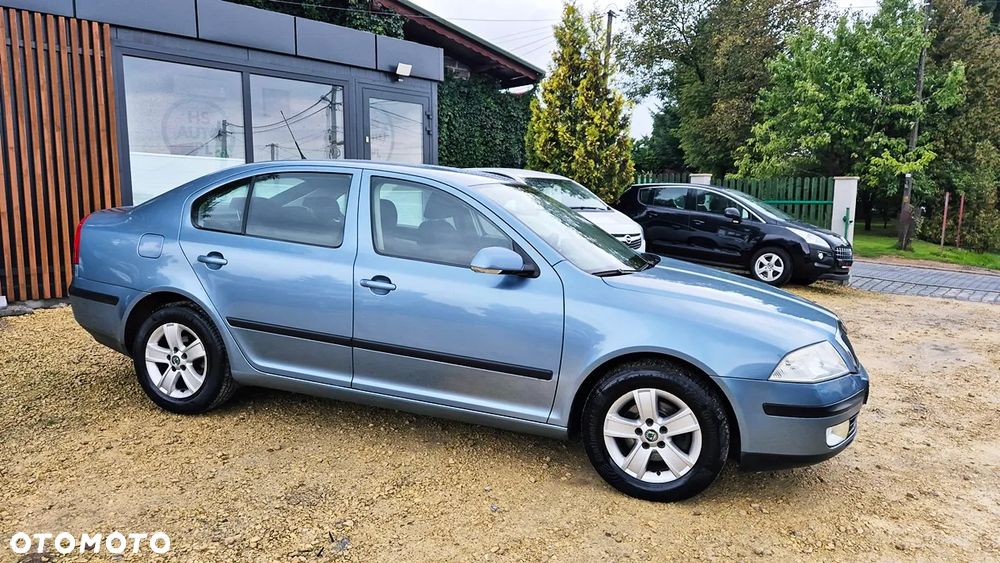 Skoda Octavia 1.6 Family Plus - 9
