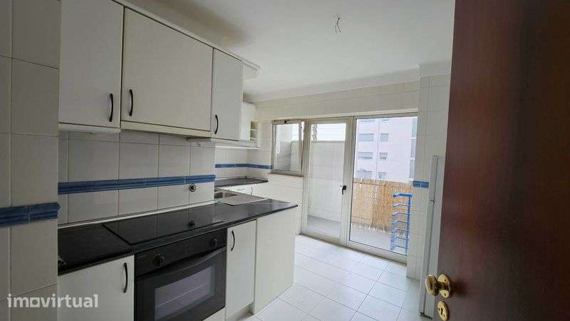 Arrenda-se apartamento T2 Vale das flores - Grande imagem: 4/12