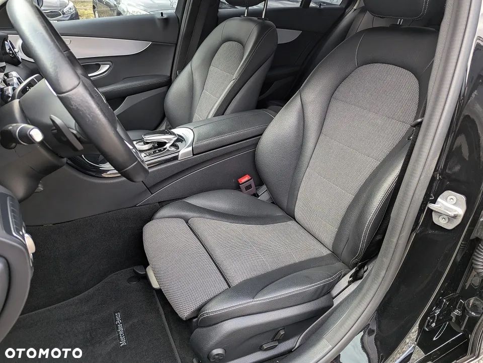 Mercedes-Benz Klasa C 220 d 4Matic 9G-TRONIC Avantgarde - 22