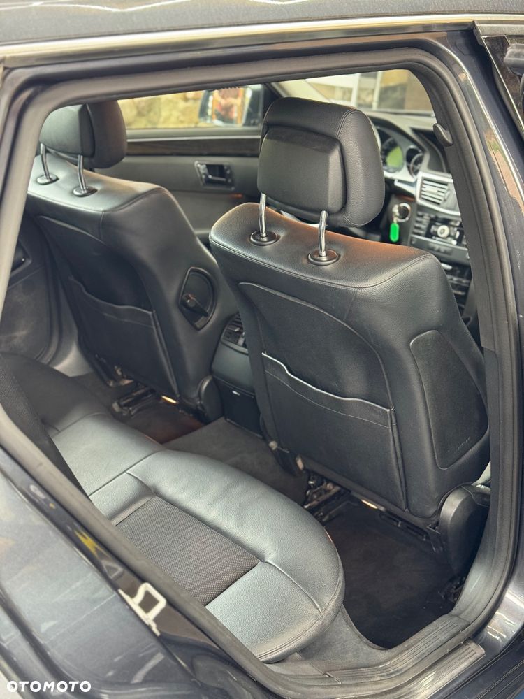 Mercedes-Benz Klasa E 220 BlueTEC 4Matic 7G-TRONIC Avantgarde - 31