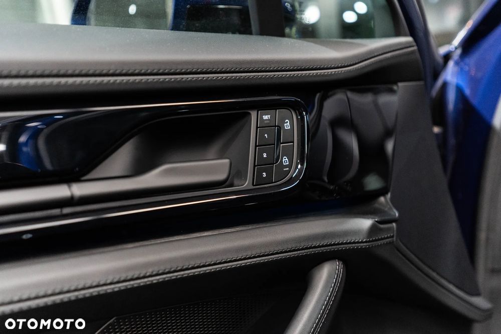 Porsche Panamera - 22