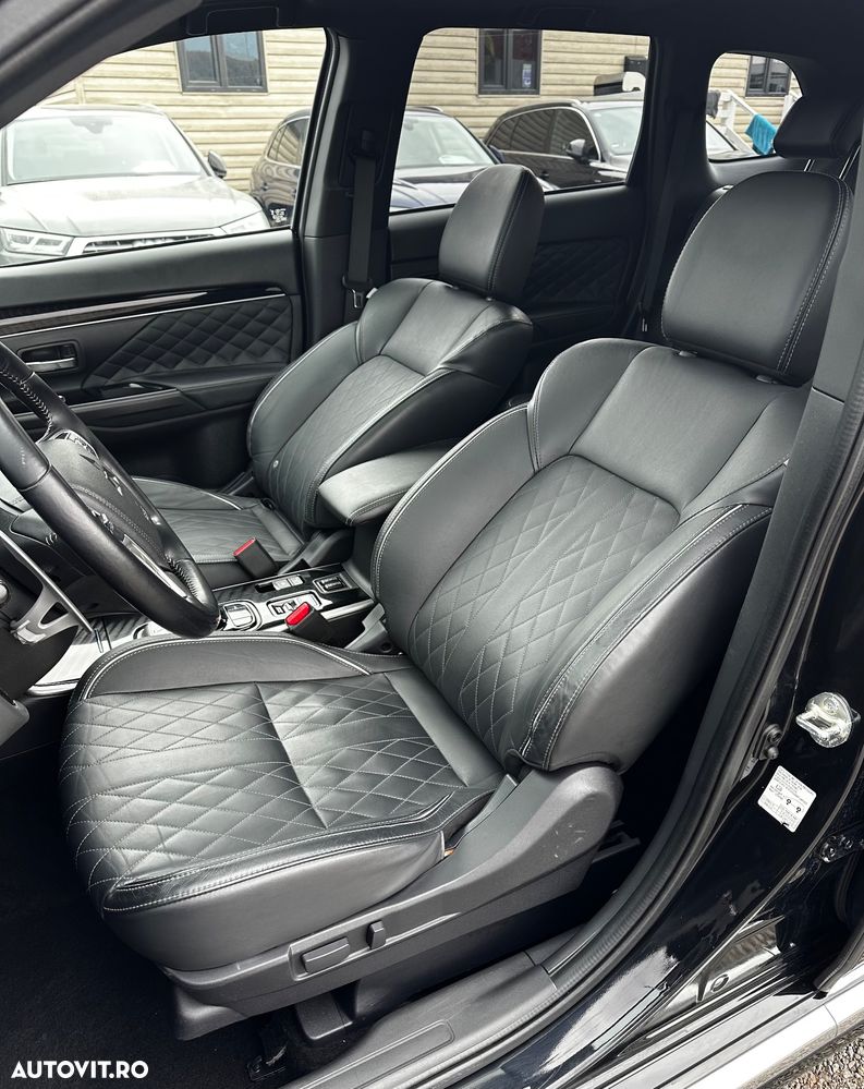 Mitsubishi Outlander 2.4 4WD Top - 15