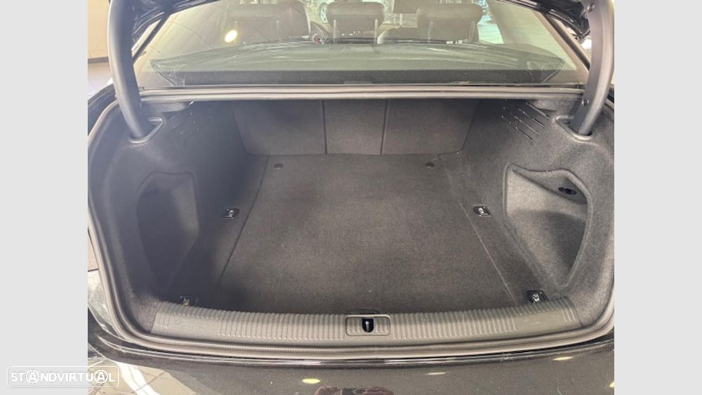 Audi A4 2.0 TDI Design S tronic - 25