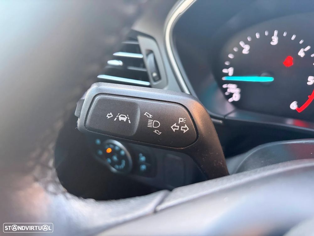 Ford Focus SW 1.5 TDCi EcoBlue Connected - 23