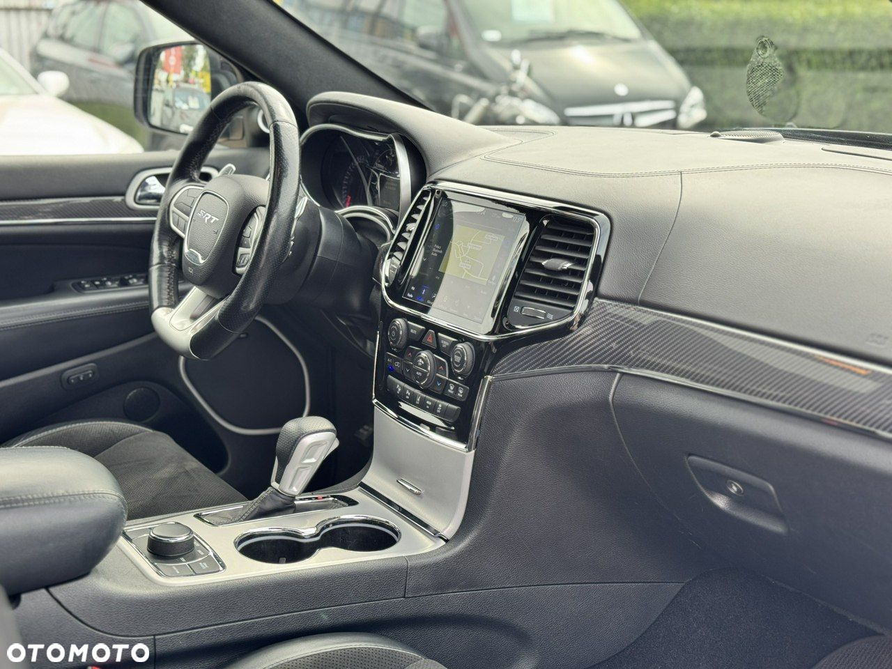 Jeep Grand Cherokee - 34