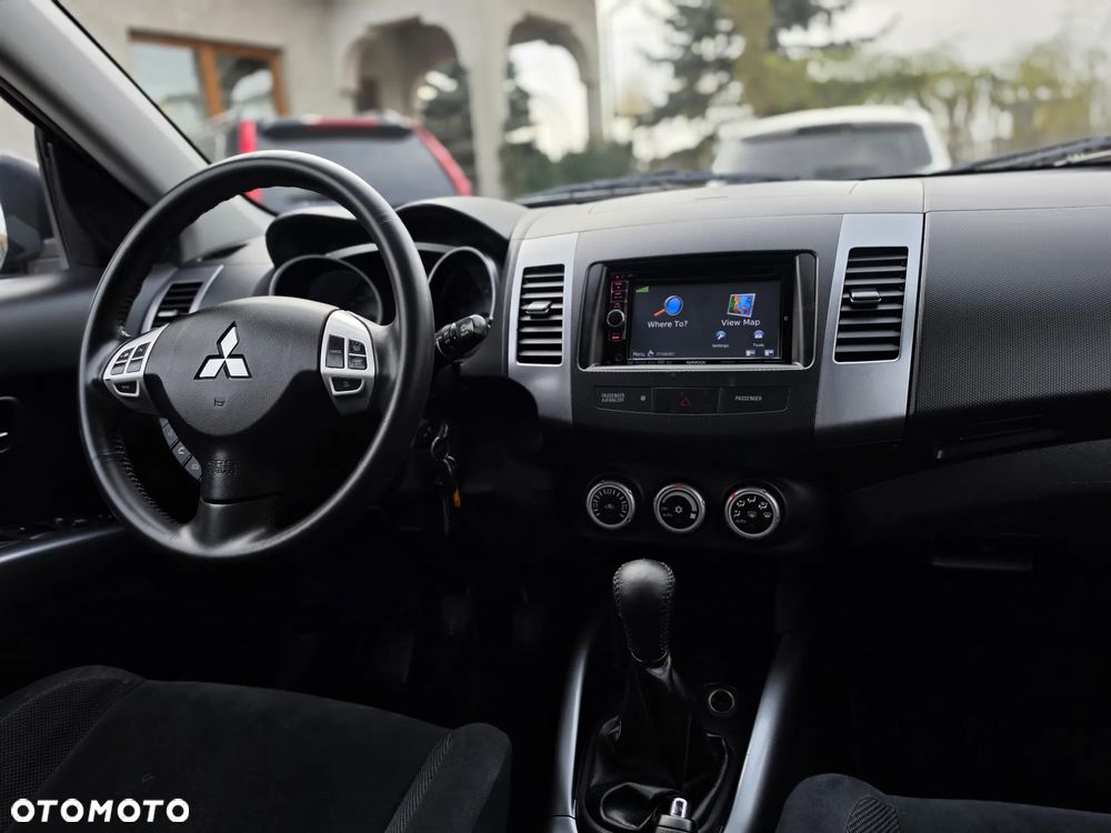 Mitsubishi Outlander - 22