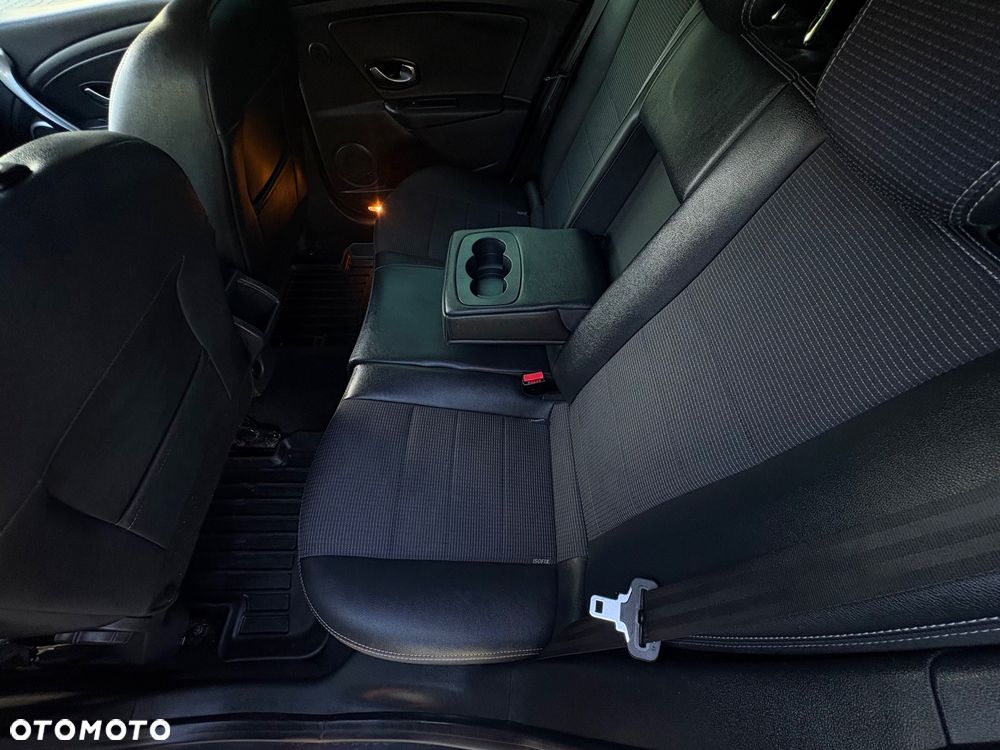 Renault Megane TCe 180 GT - 21