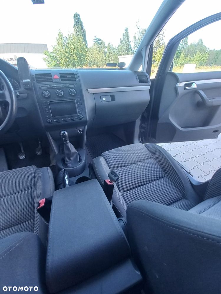 Volkswagen Touran - 29
