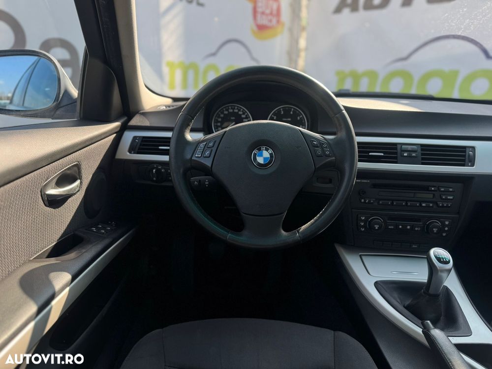 BMW Seria 3 318i - 29