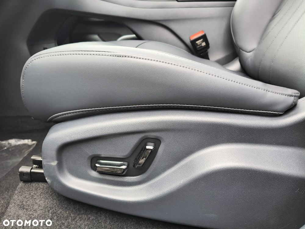 Geely Starray EM-i 1.5 PHEV Max - 32