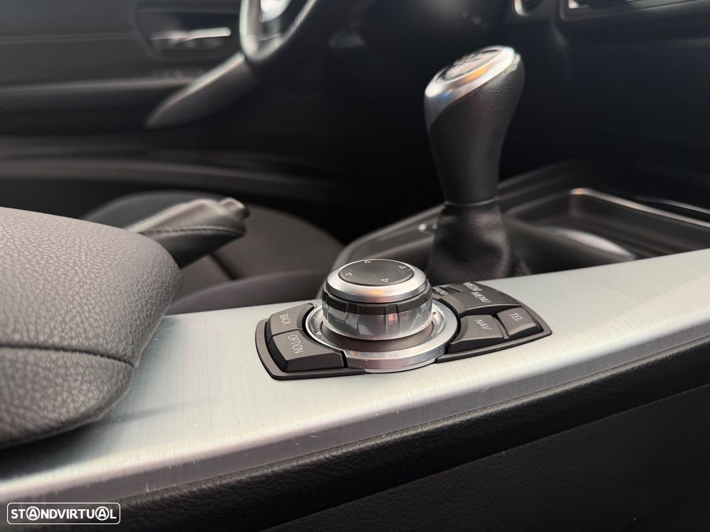 BMW 320 d Sport Line - 9