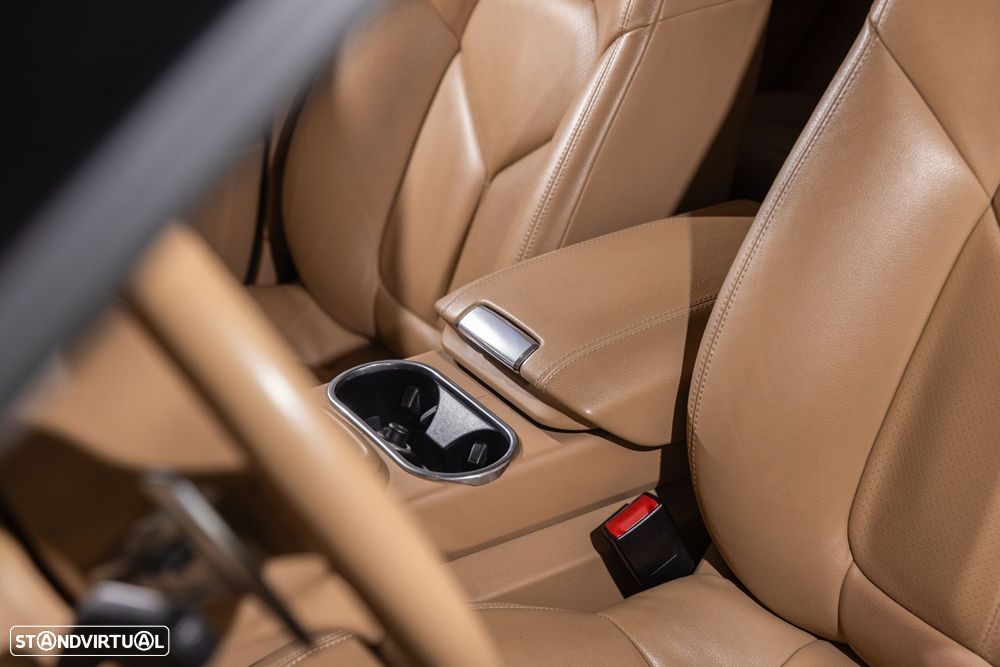 Porsche Cayenne - 21