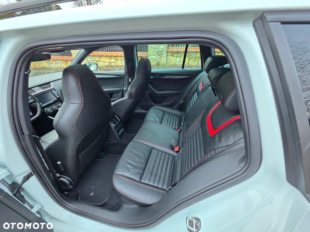 Skoda Octavia 2.0 TDI 4x4 DSG RS - 9