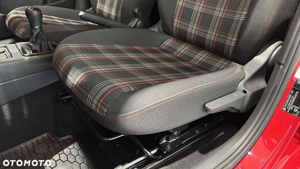 Volkswagen up! 1.0 TSI GTI - 12