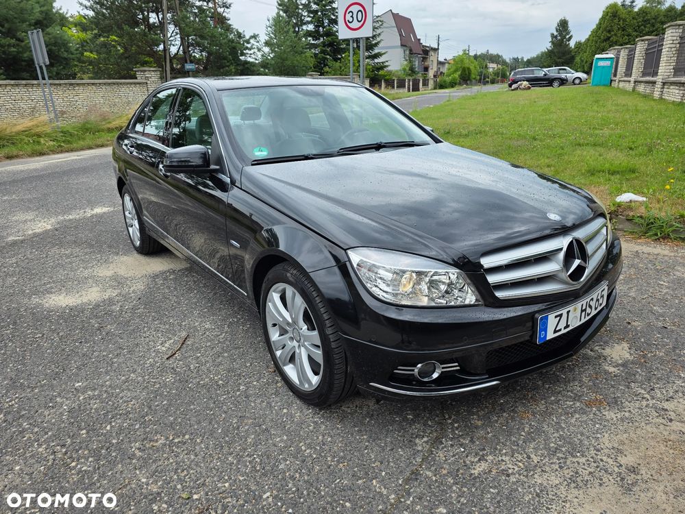 Mercedes-Benz Klasa C 180 CGI Automatik BlueEFFICIENCY Avantgarde - 29