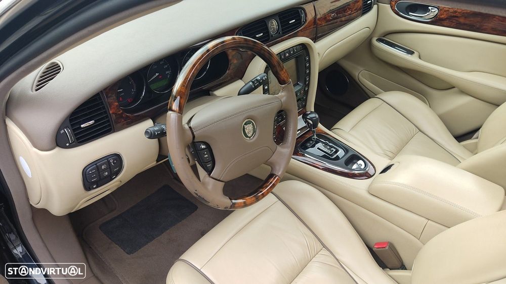 Jaguar XJ XJ6 2.7 D V6 Executive - 18