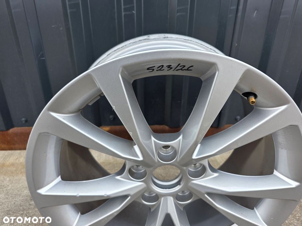 FELGA ALUMINIOWA AUDI A3 S3 8Y VW SEAT 8.0J R17 ET46 8Y0601025CC S23/26 - 4