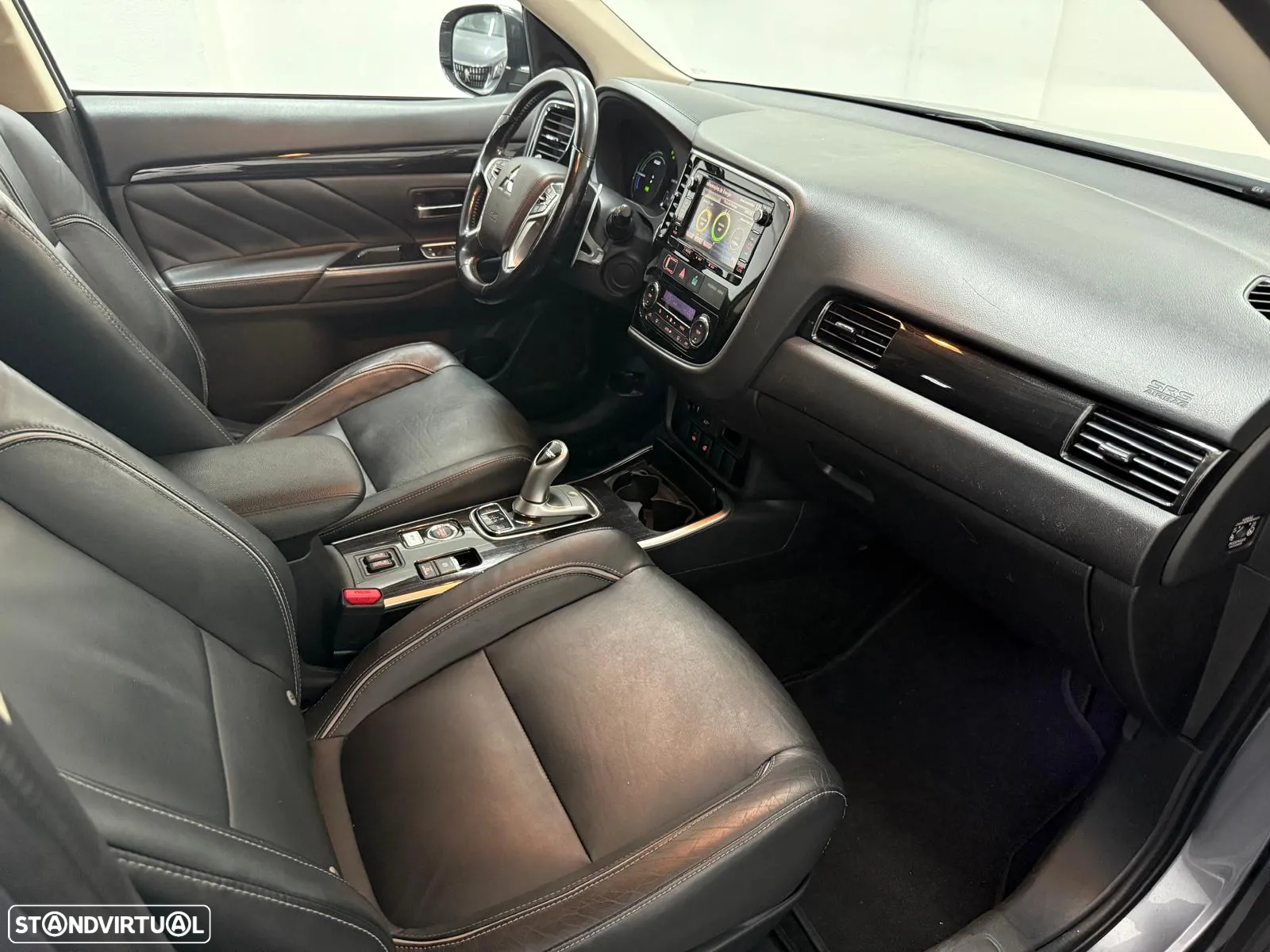 Mitsubishi Outlander 2.0 PHEV Instyle - 31