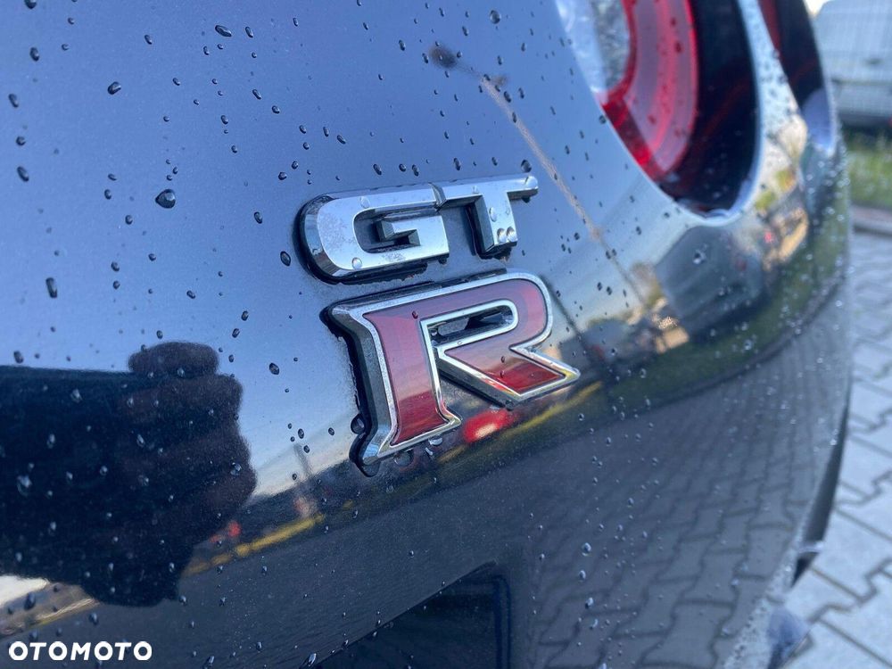 Nissan GT-R - 14