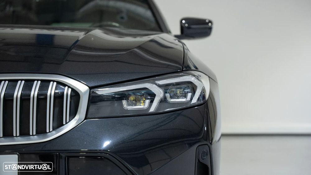BMW 320 d Touring Pack Desportivo M Auto - 23