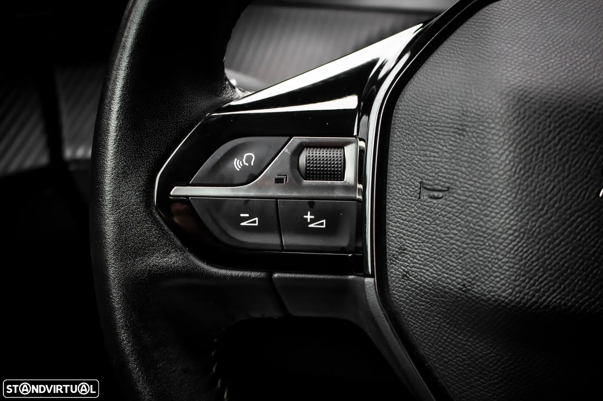 Peugeot e-2008 Allure - 14