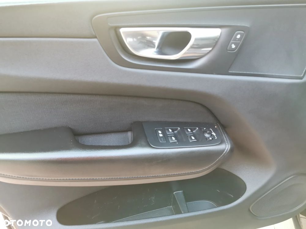 Volvo XC 60 B4 D AWD Geartronic Momentum Pro - 22
