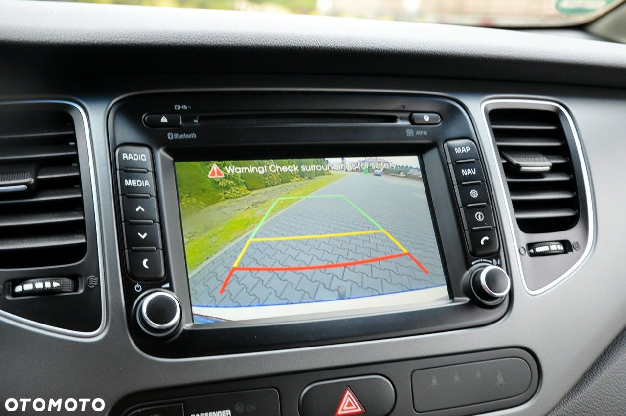 Kia Carens - 32
