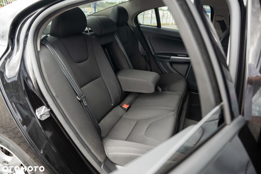 Volvo S60 D3 Drive-E Momentum - 36