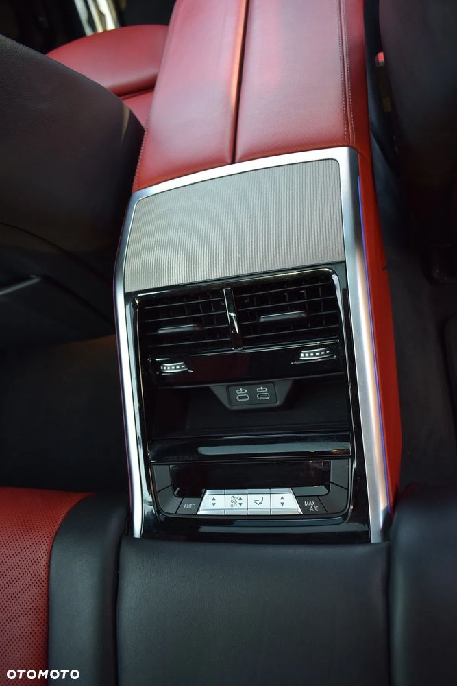 BMW Seria 8 840i xDrive - 13