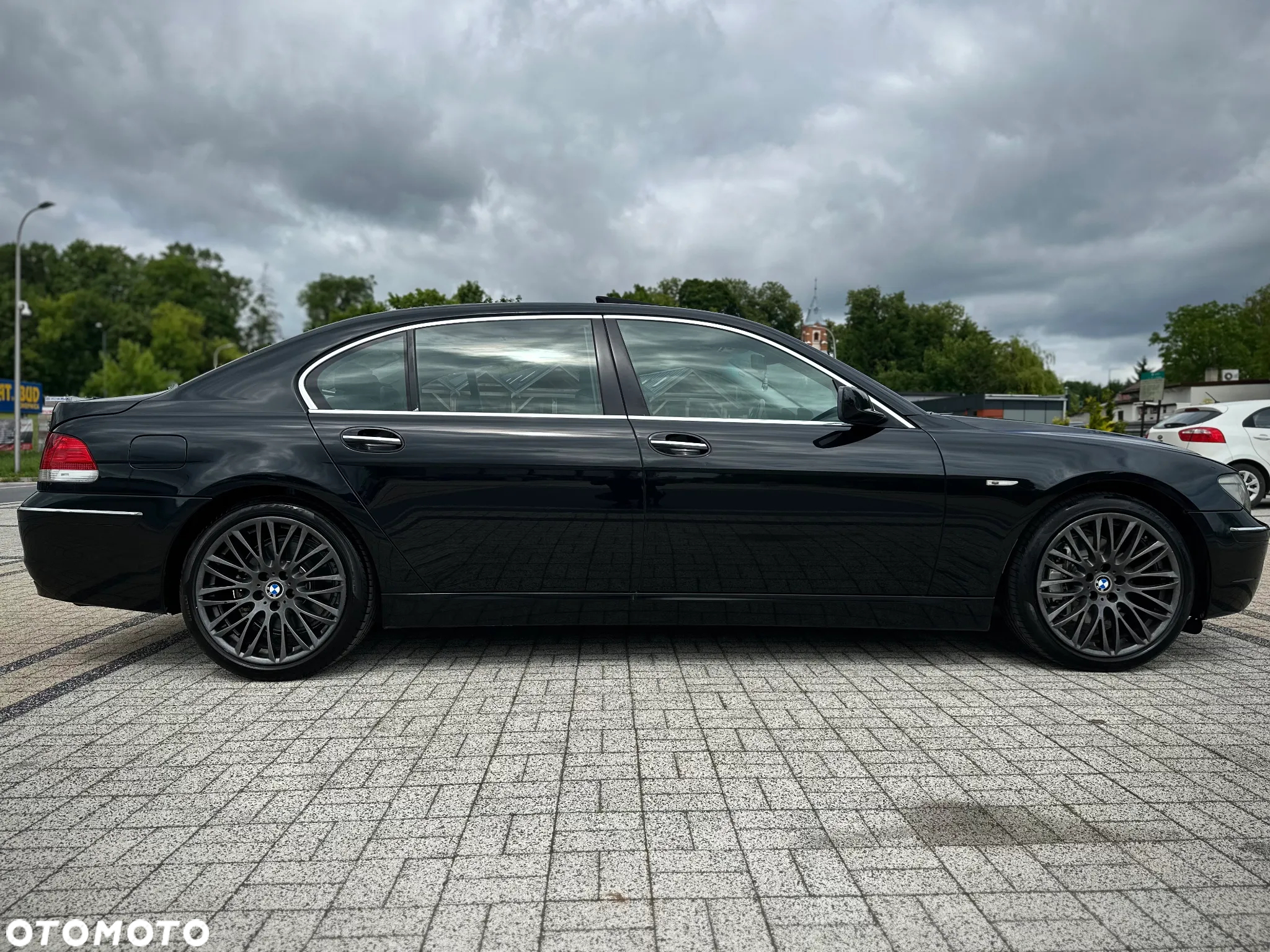 BMW Seria 7 750i L - 11