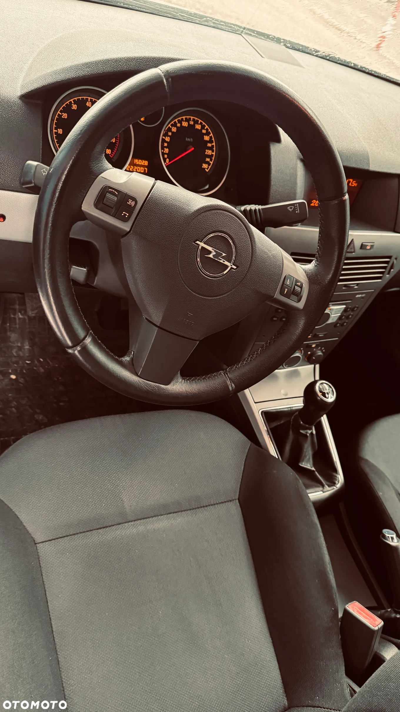Opel Astra III GTC 1.6 Cosmo - 5