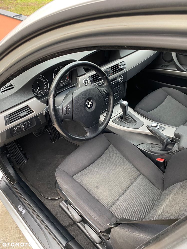 BMW Seria 3 320i - 10