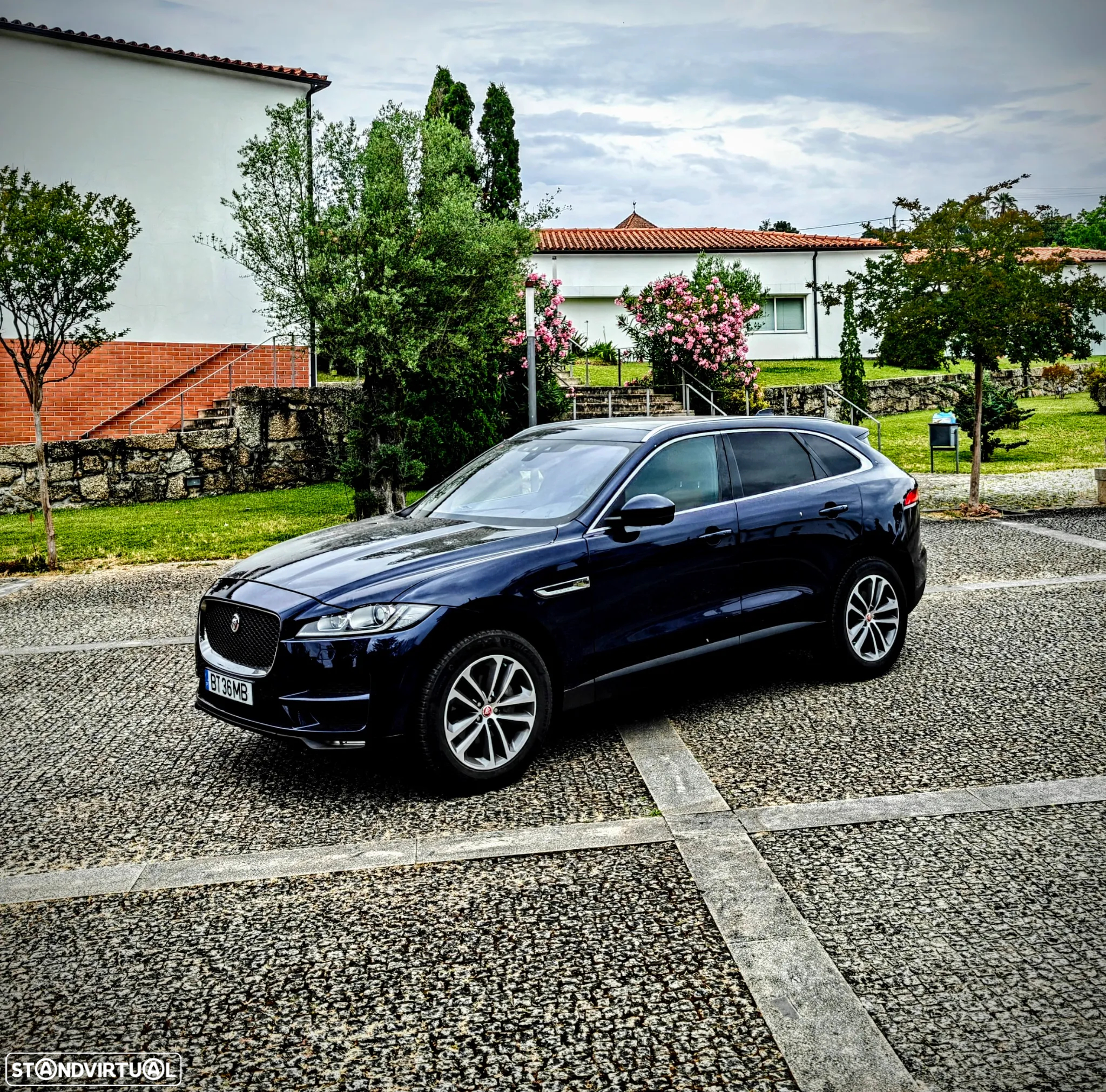 Jaguar F-Pace 2.0 D200 AWD R-Dynamic S - 2